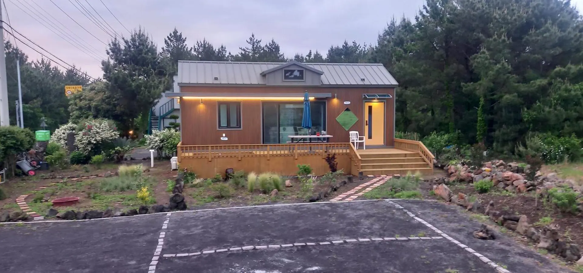 Hamdeok Pool Villa Pension contacts